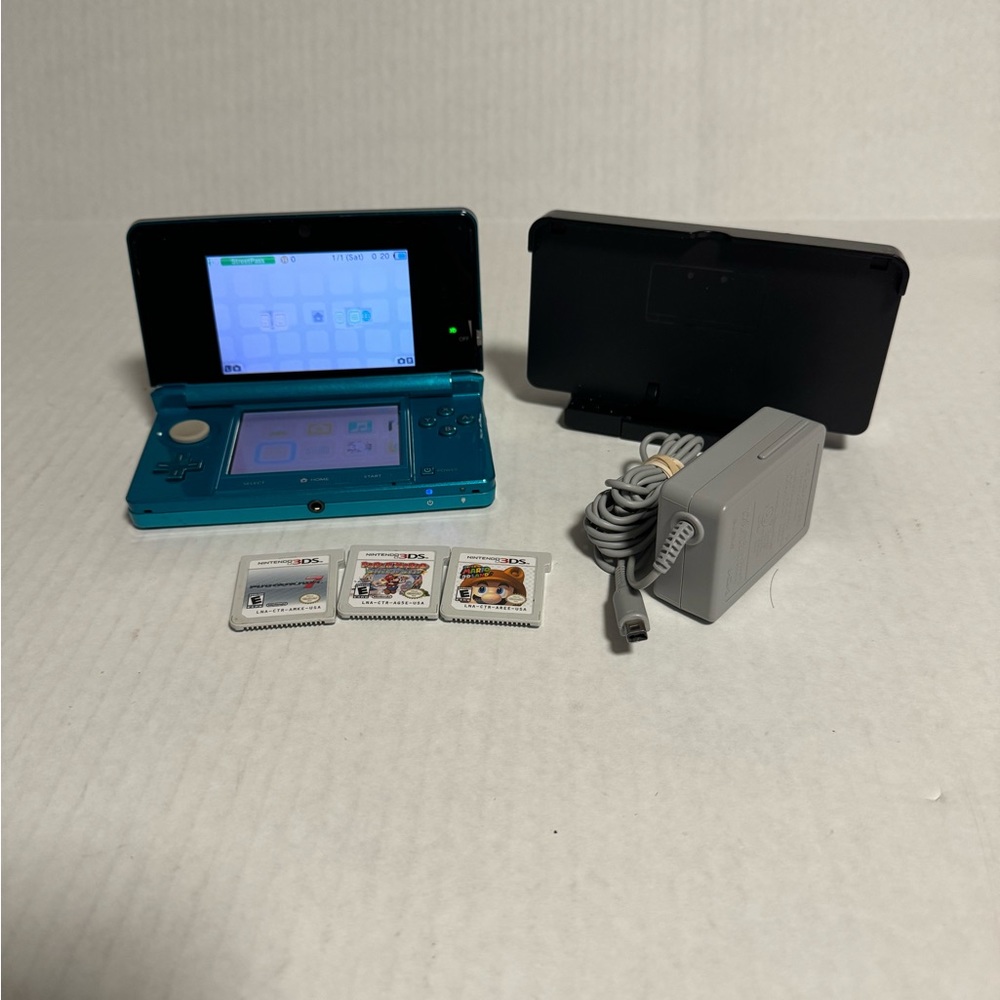 Nintendo 3DS Handheld Gaming System - Aqua Blue Console CTR-001 w/ 3 Games